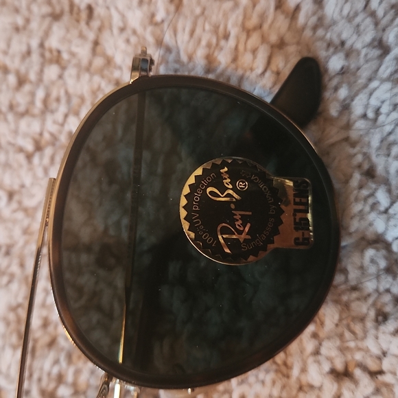 Ray Ban Round Sunglasses - Picture 3 of 3